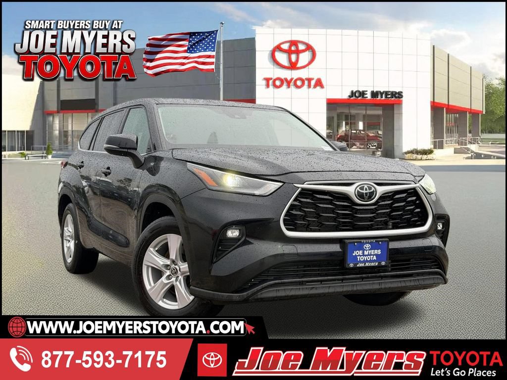 Used 2024 Toyota Highlander LE FWD video 1