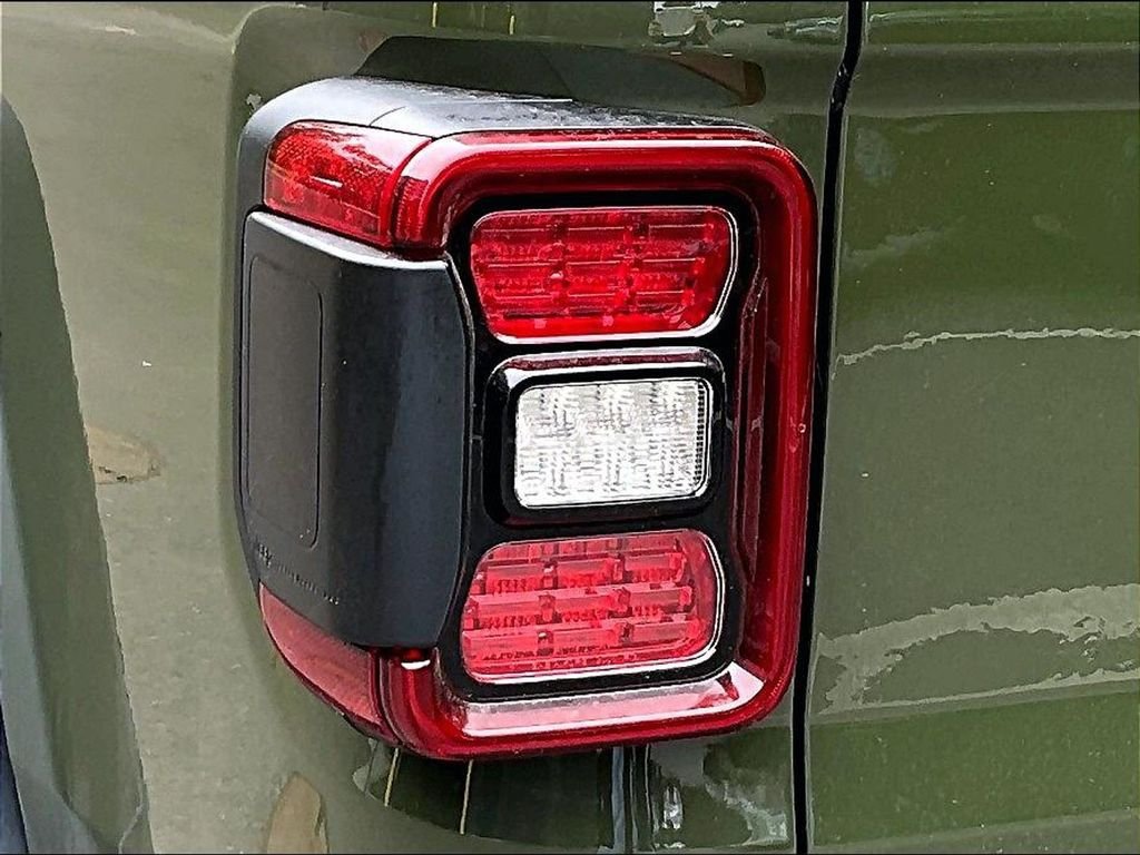 Used 2023 Jeep Gladiator Rubicon w/ LED Lighting Group AWD/4WD image 26