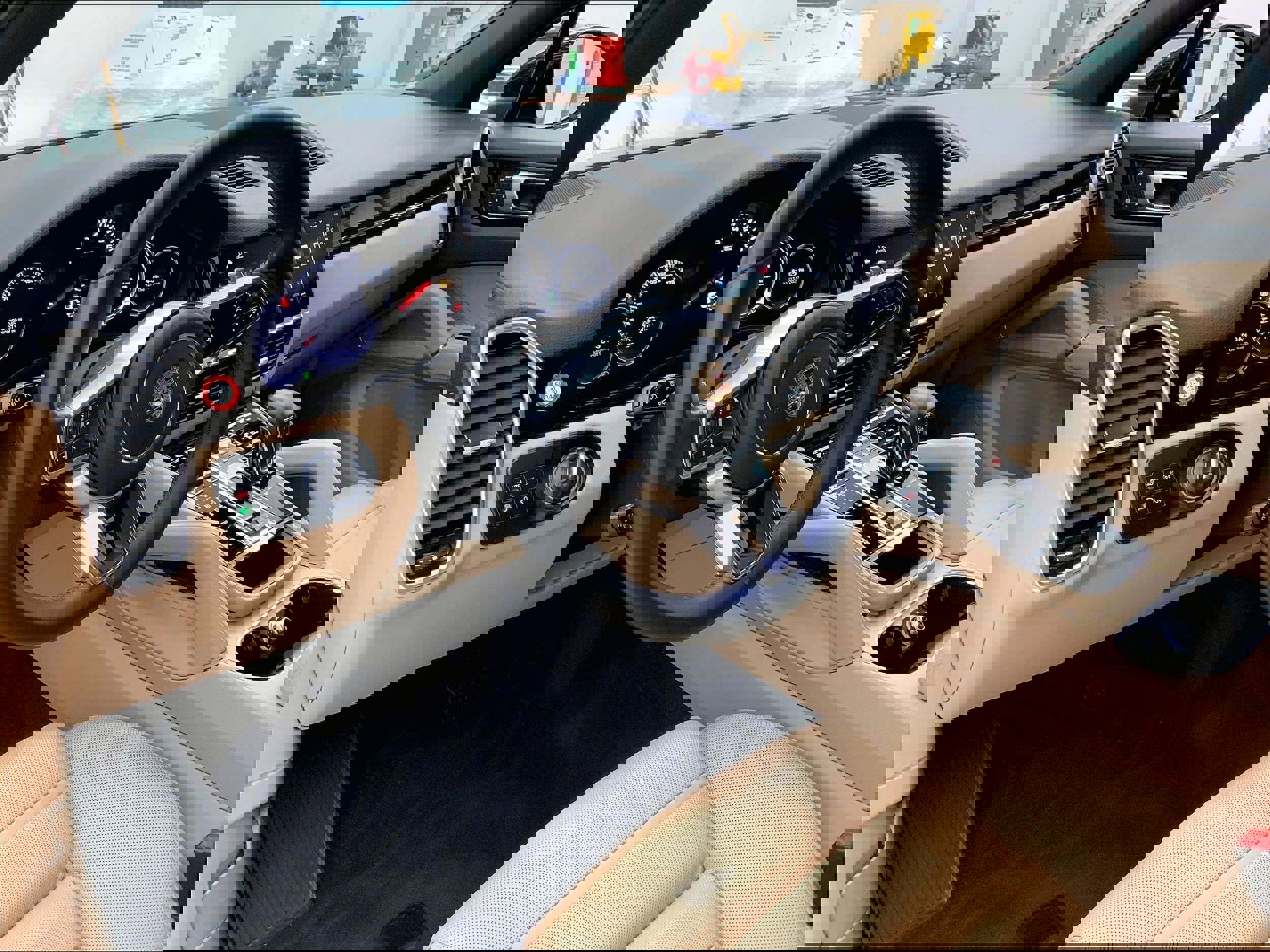 Used 2023 Porsche Cayenne Platinum Edition image 4