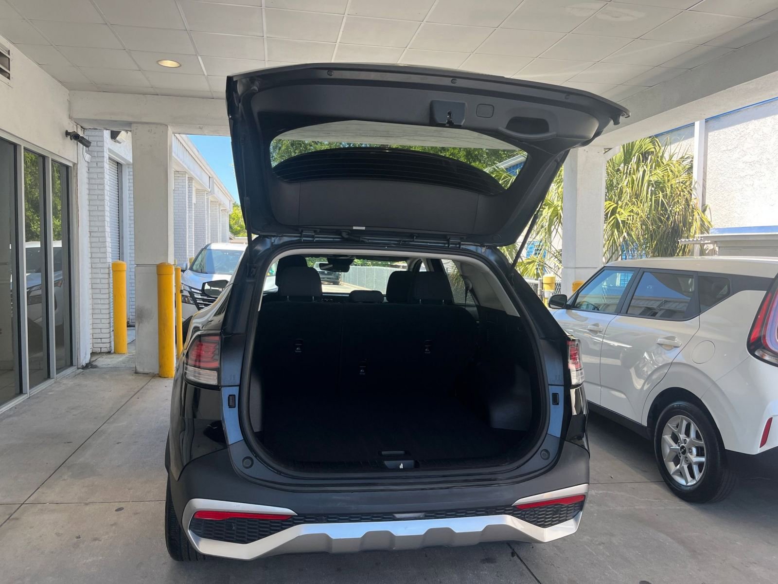 Used 2025 Kia Sportage LX image 30