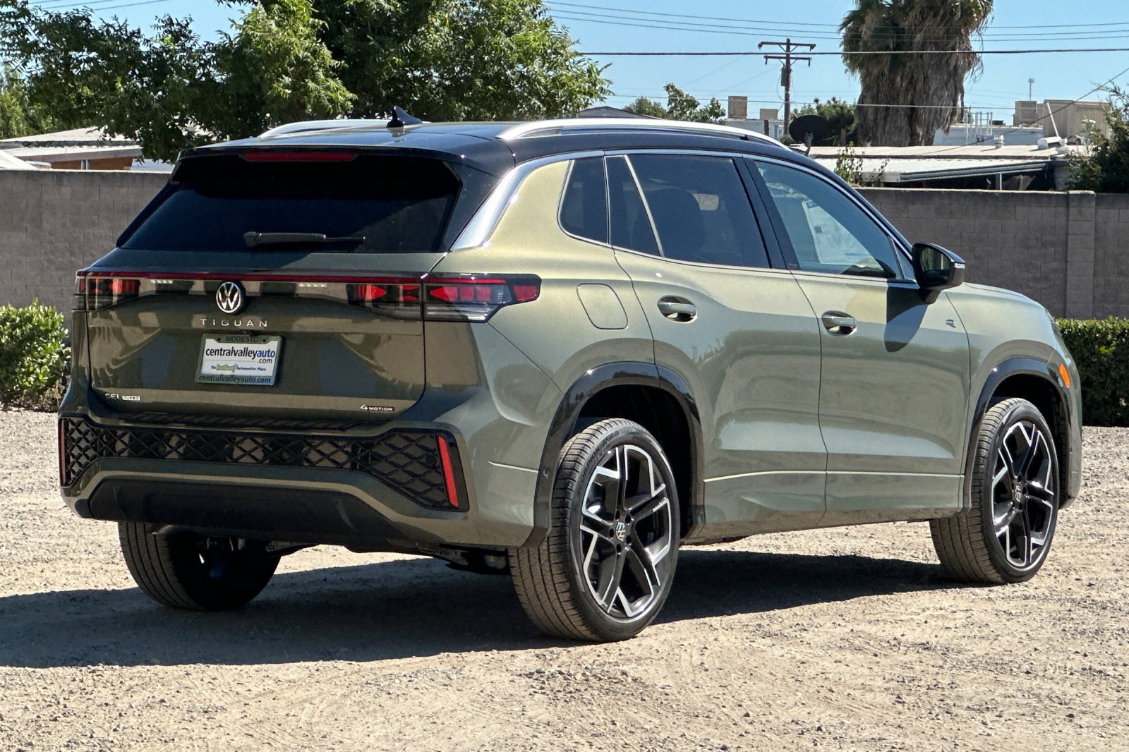 New 2026 Volkswagen Tiguan SEL R-Line AWD/4WD image 4