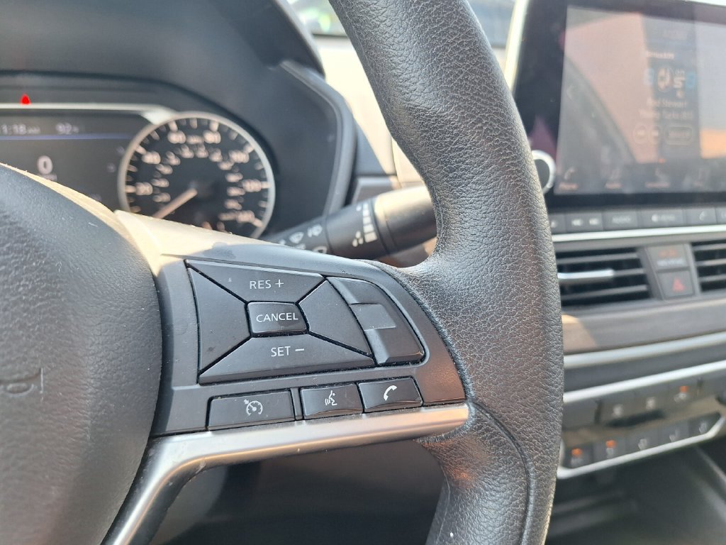 Used 2025 Nissan Altima 2.5 SV FWD image 16