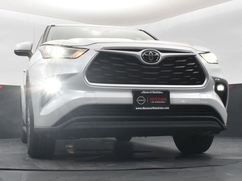 Used 2022 Toyota Highlander XLE image 10