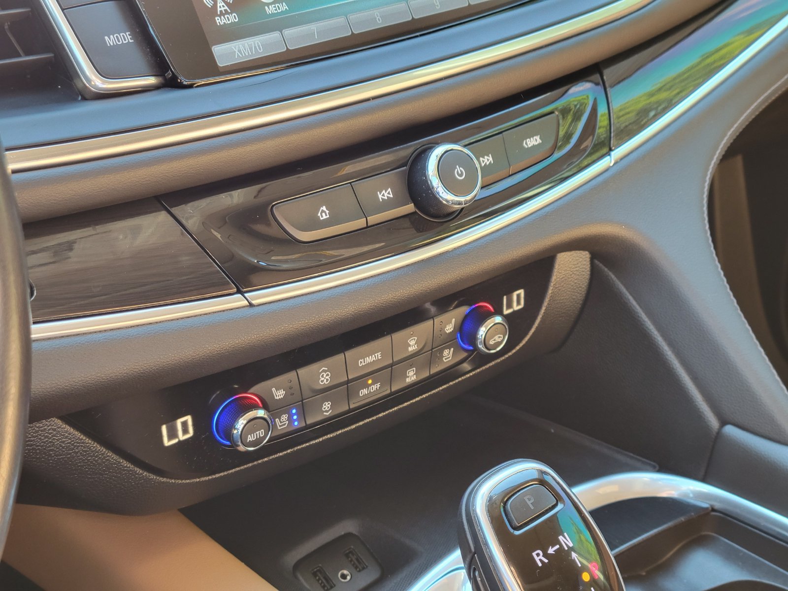 Used 2019 Buick Enclave Premium w/ Experience Buick Package FWD image 22