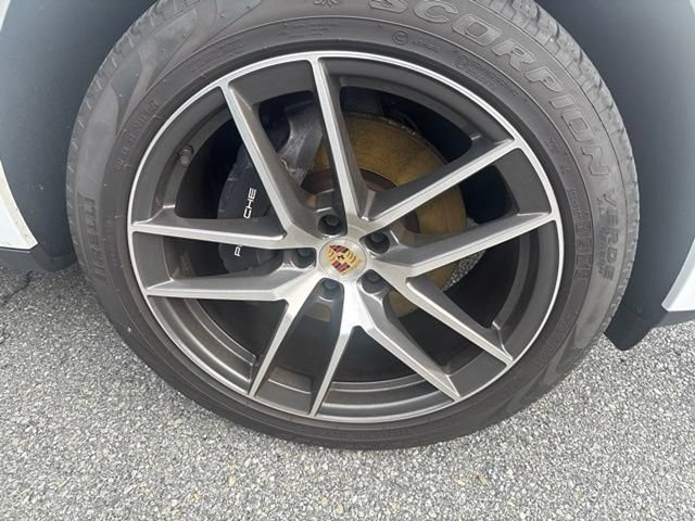 Used 2024 Porsche Macan AWD/4WD image 6