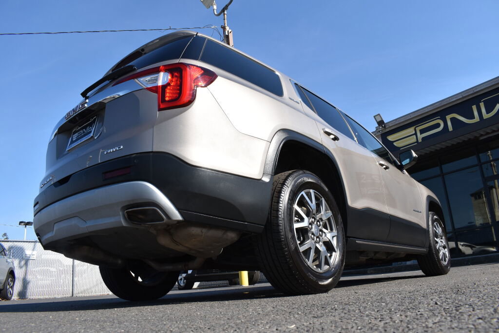 Used 2023 GMC Acadia SLE w/ Driver Convenience Package image 7