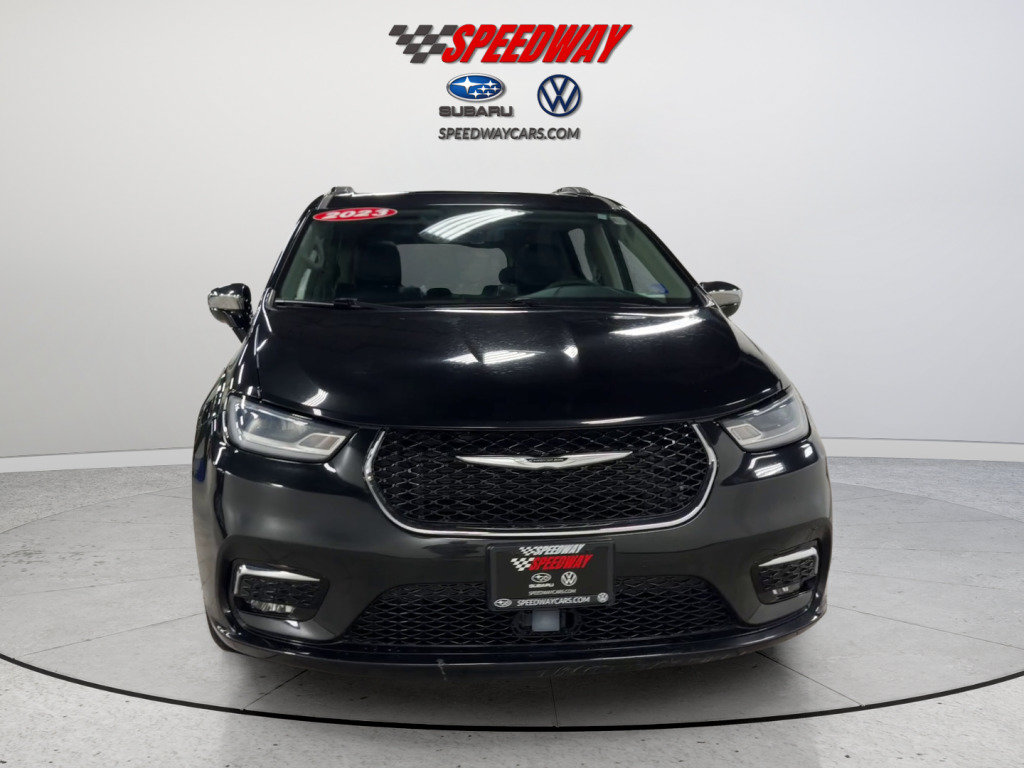 Used 2023 Chrysler Pacifica Limited FWD image 13