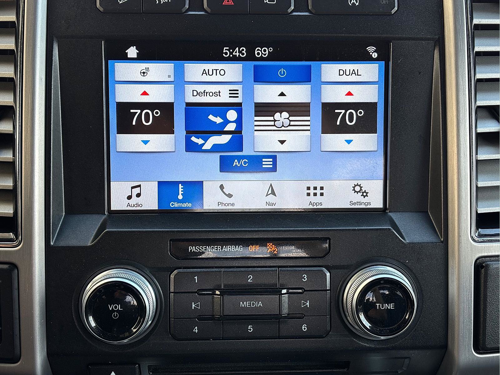 Used 2018 Ford F150 Platinum w/ Equipment Group 701A Luxury AWD/4WD image 23