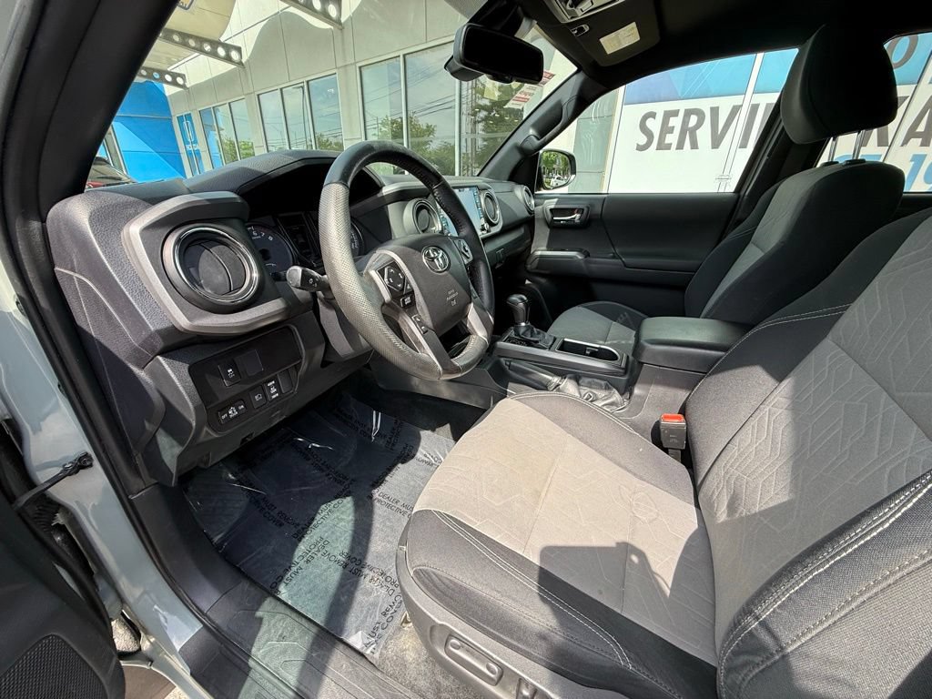 Used 2022 Toyota Tacoma TRD Off-Road AWD/4WD image 14