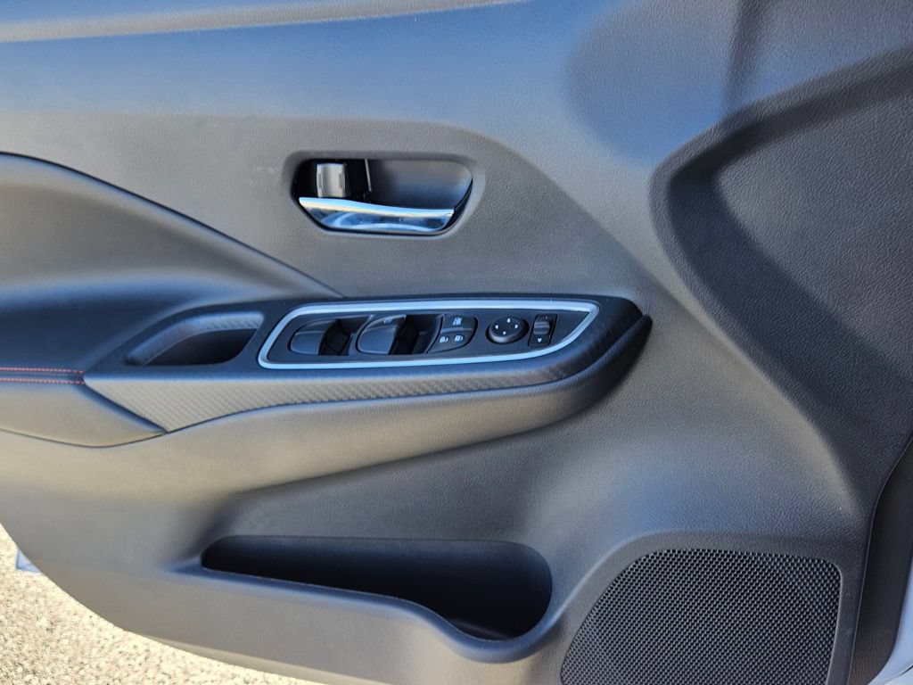 New 2025 Nissan Versa SR w/ Trunk Package FWD image 27