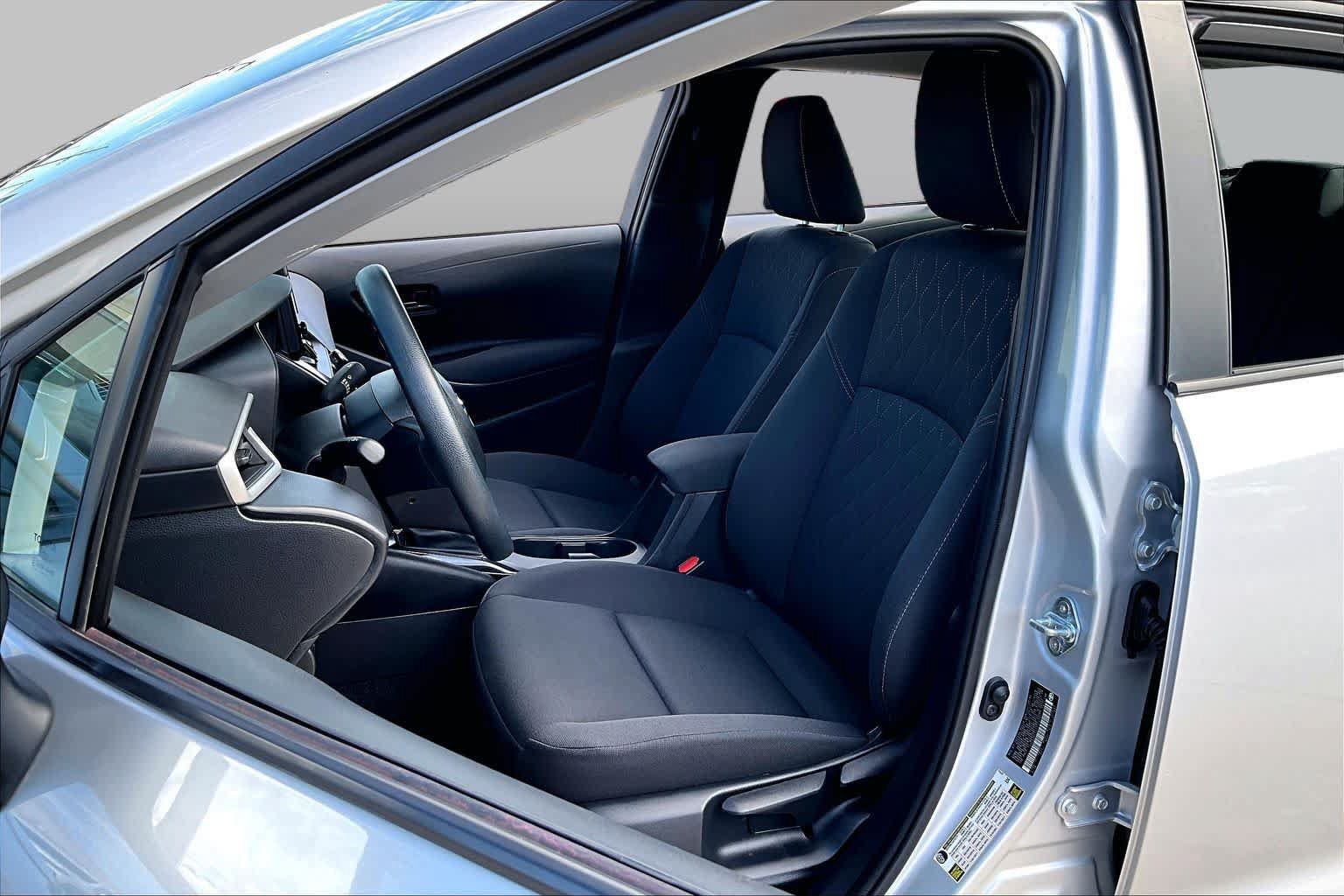 Used 2025 Toyota Corolla LE FWD image 8