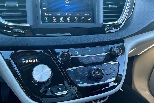 Used 2020 Chrysler Pacifica Touring-L image 32