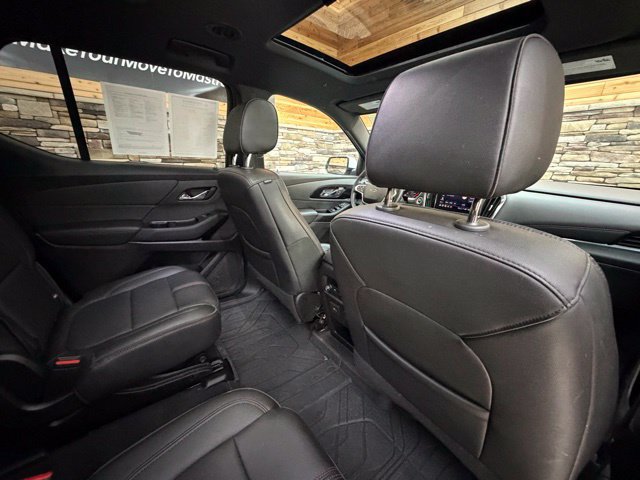 Used 2023 Chevrolet Traverse RS AWD/4WD image 19