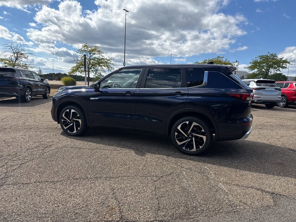 New 2025 Mitsubishi Outlander SE image 12