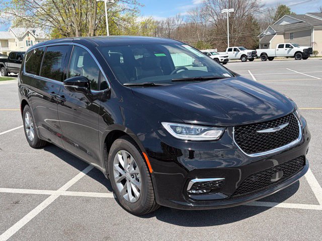 New 2026 Chrysler Pacifica Limited FWD image 2