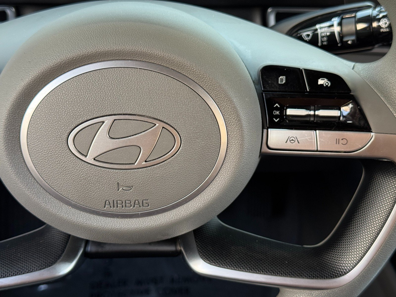 Used 2025 Hyundai Elantra Hybrid FWD image 20