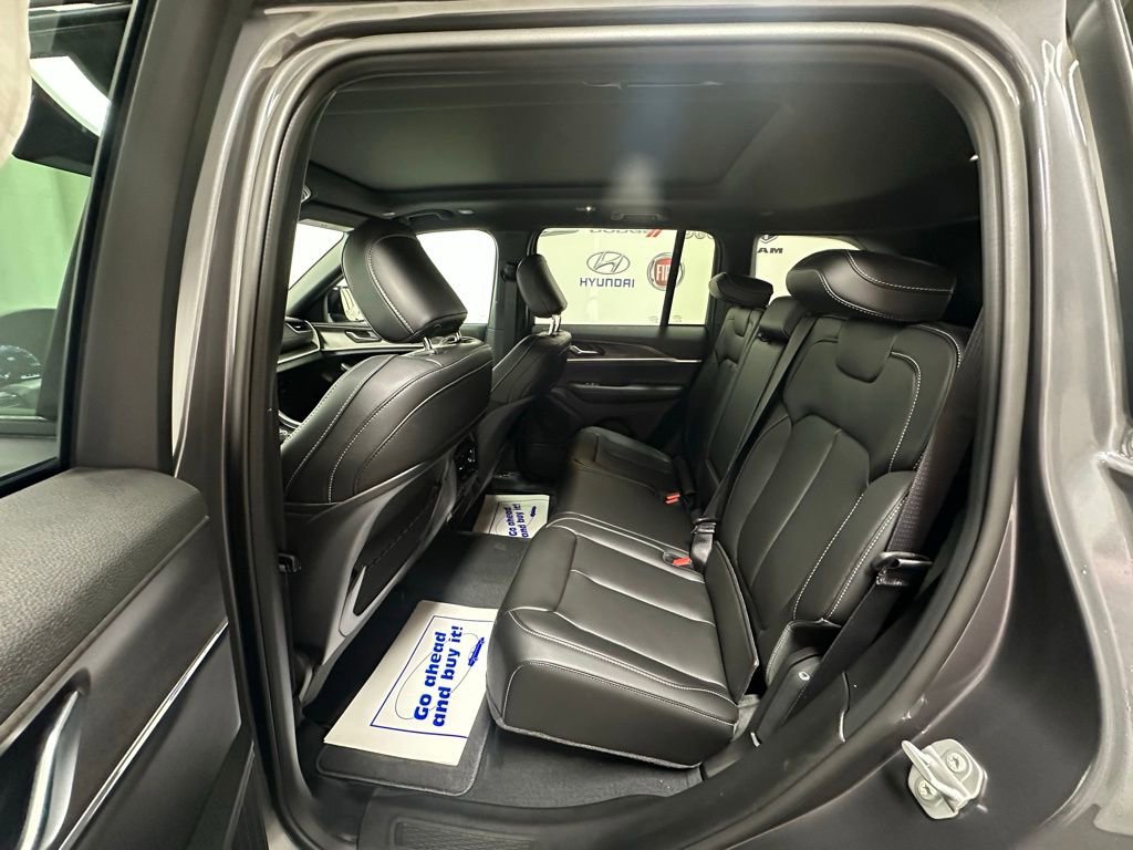 New 2025 Jeep Grand Cherokee Limited image 27