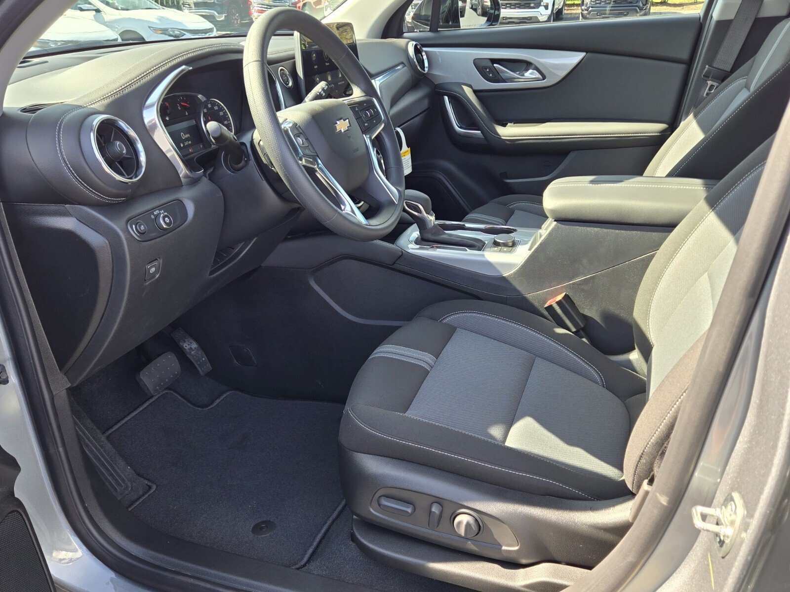 New 2026 Chevrolet Blazer LT w/ Midnight/Sport Edition FWD image 6