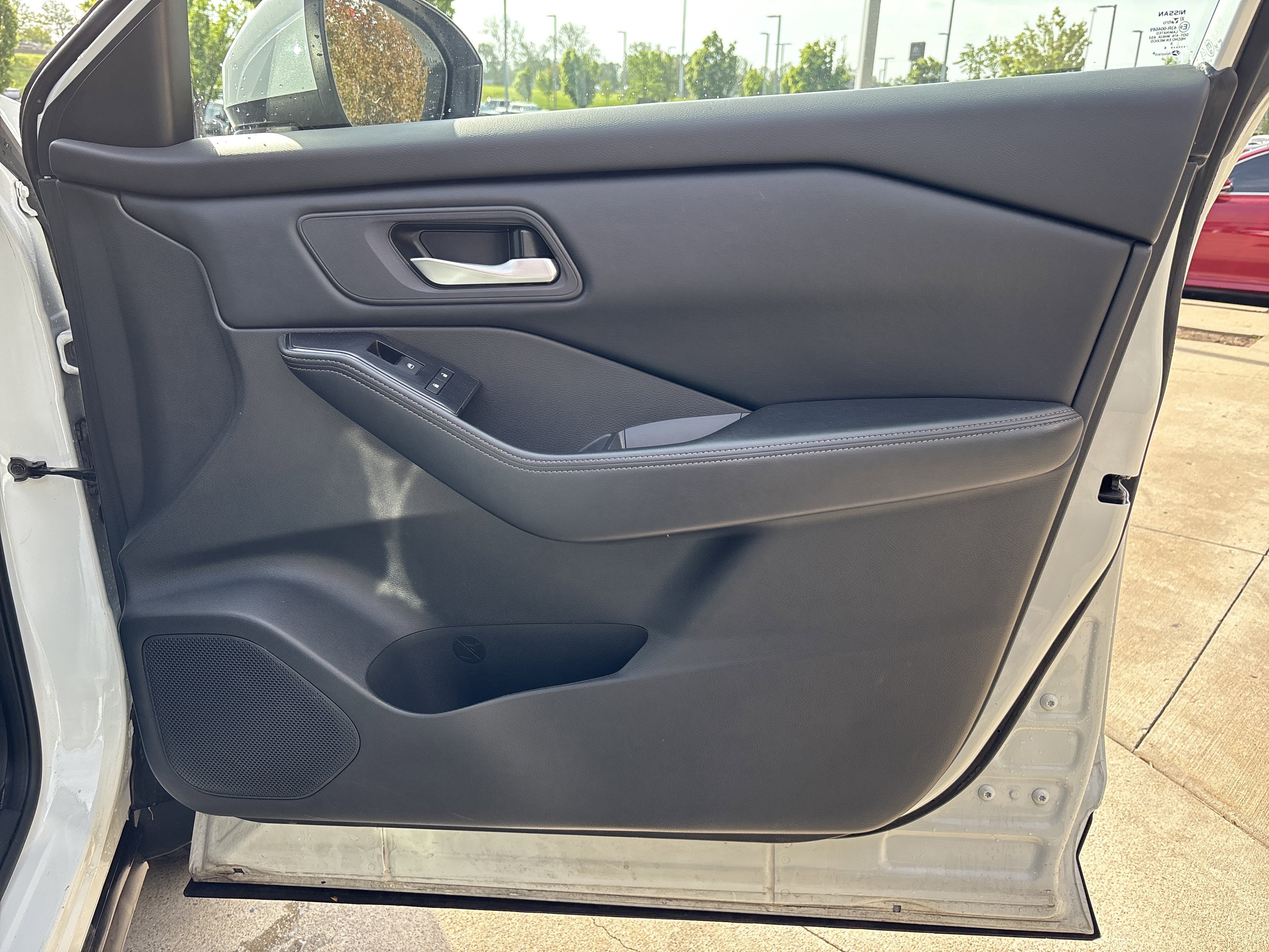 Used 2024 Nissan Rogue SV AWD/4WD image 29