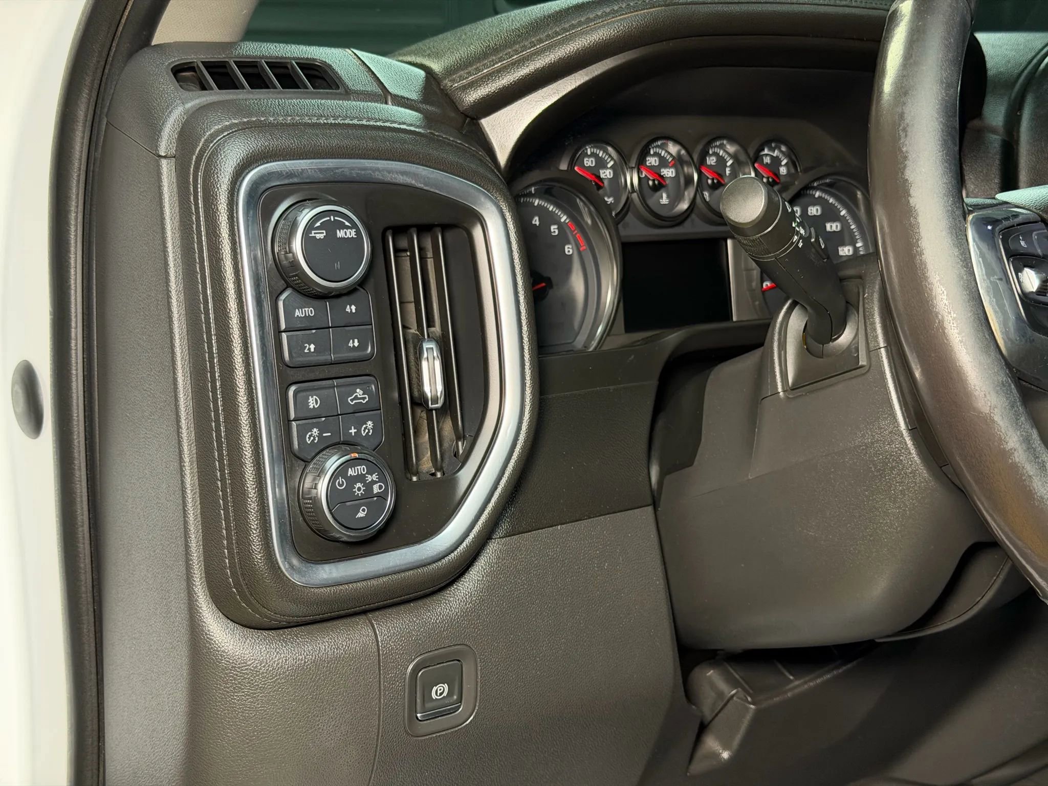 Used 2020 Chevrolet Silverado 1500 LTZ image 36