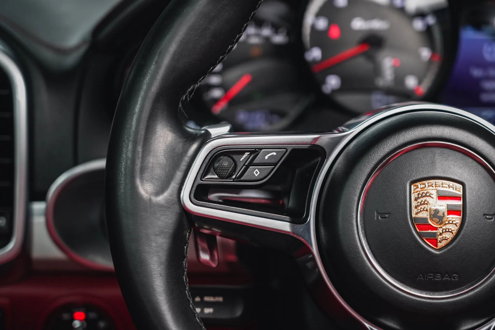 Used 2015 Porsche Cayenne Turbo image 51