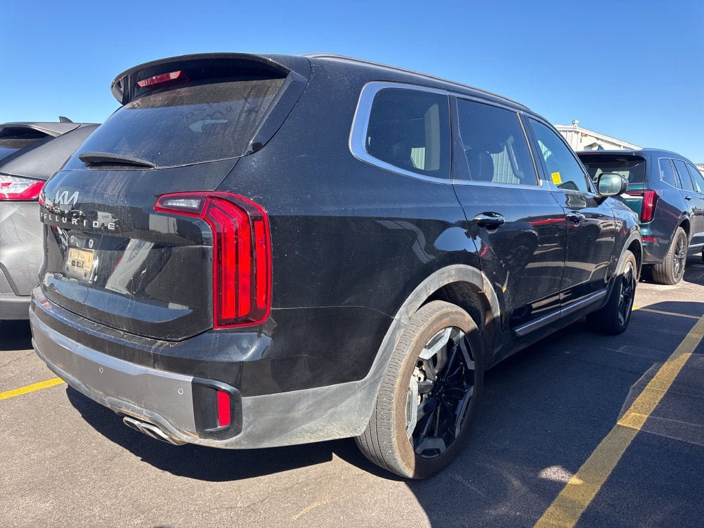 Used 2025 Kia Telluride S FWD image 3