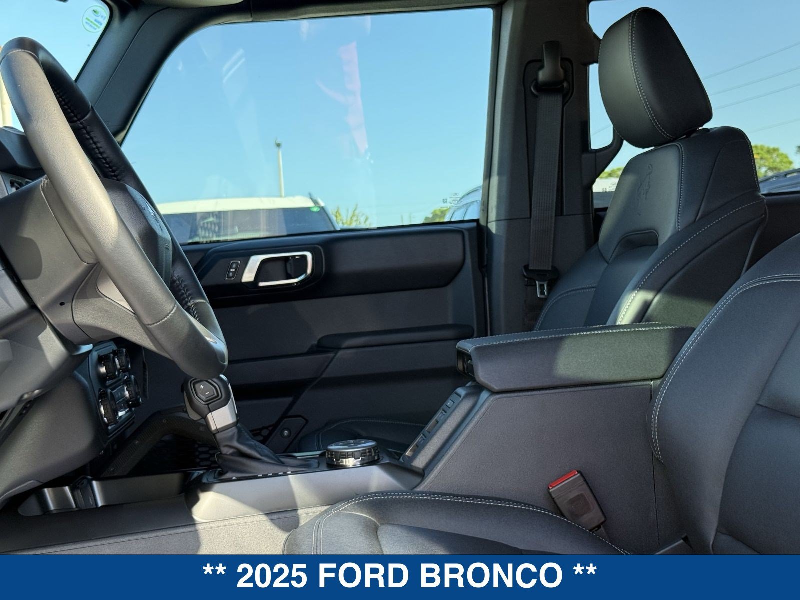 Used 2025 Ford Bronco Badlands AWD/4WD image 36
