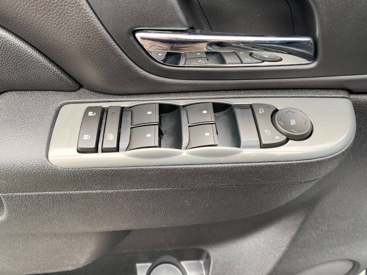 Used 2011 Chevrolet Tahoe LT w/ Suspension Package, Off-Road image 12