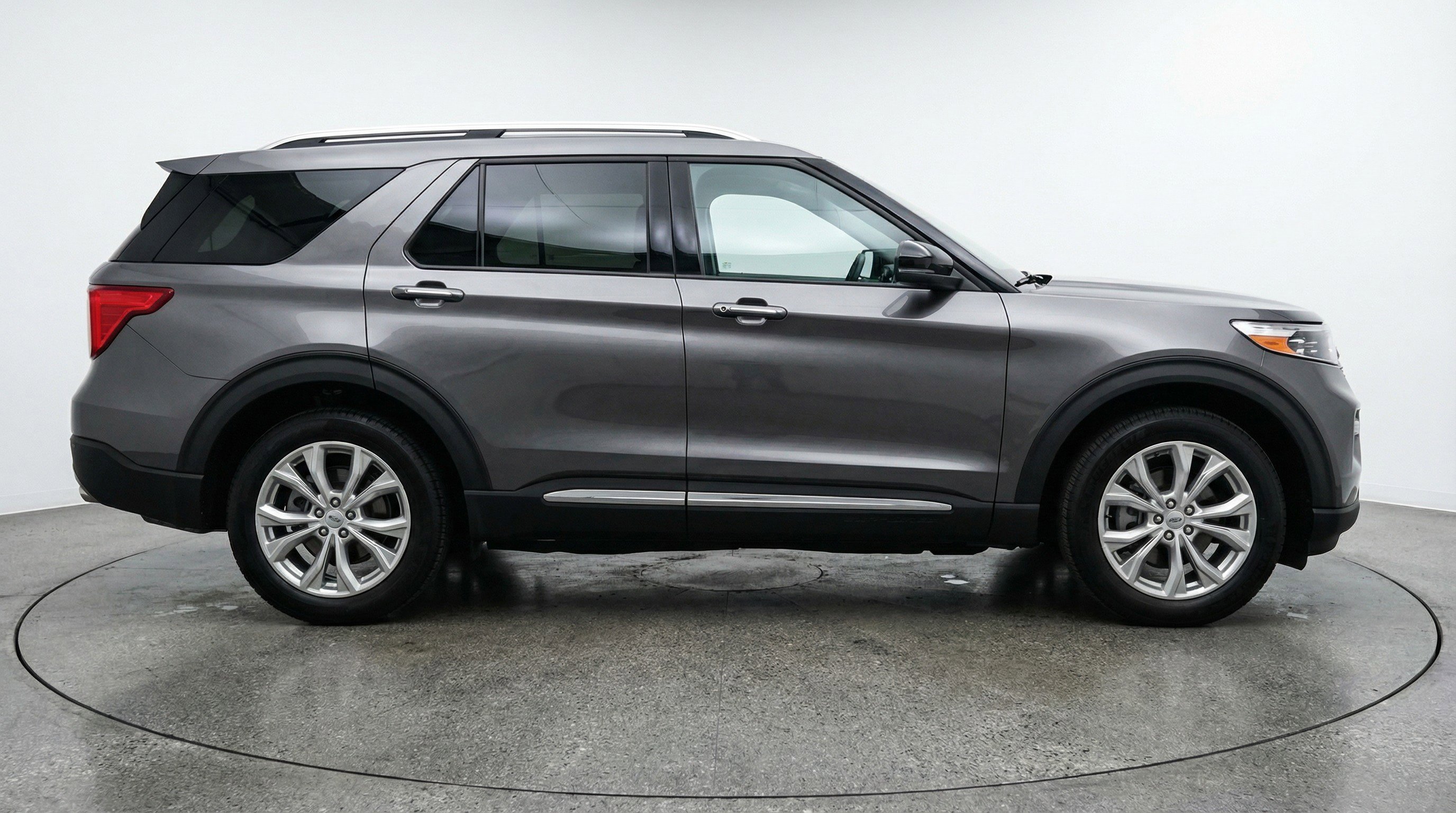 Used 2024 Ford Explorer Limited image 11