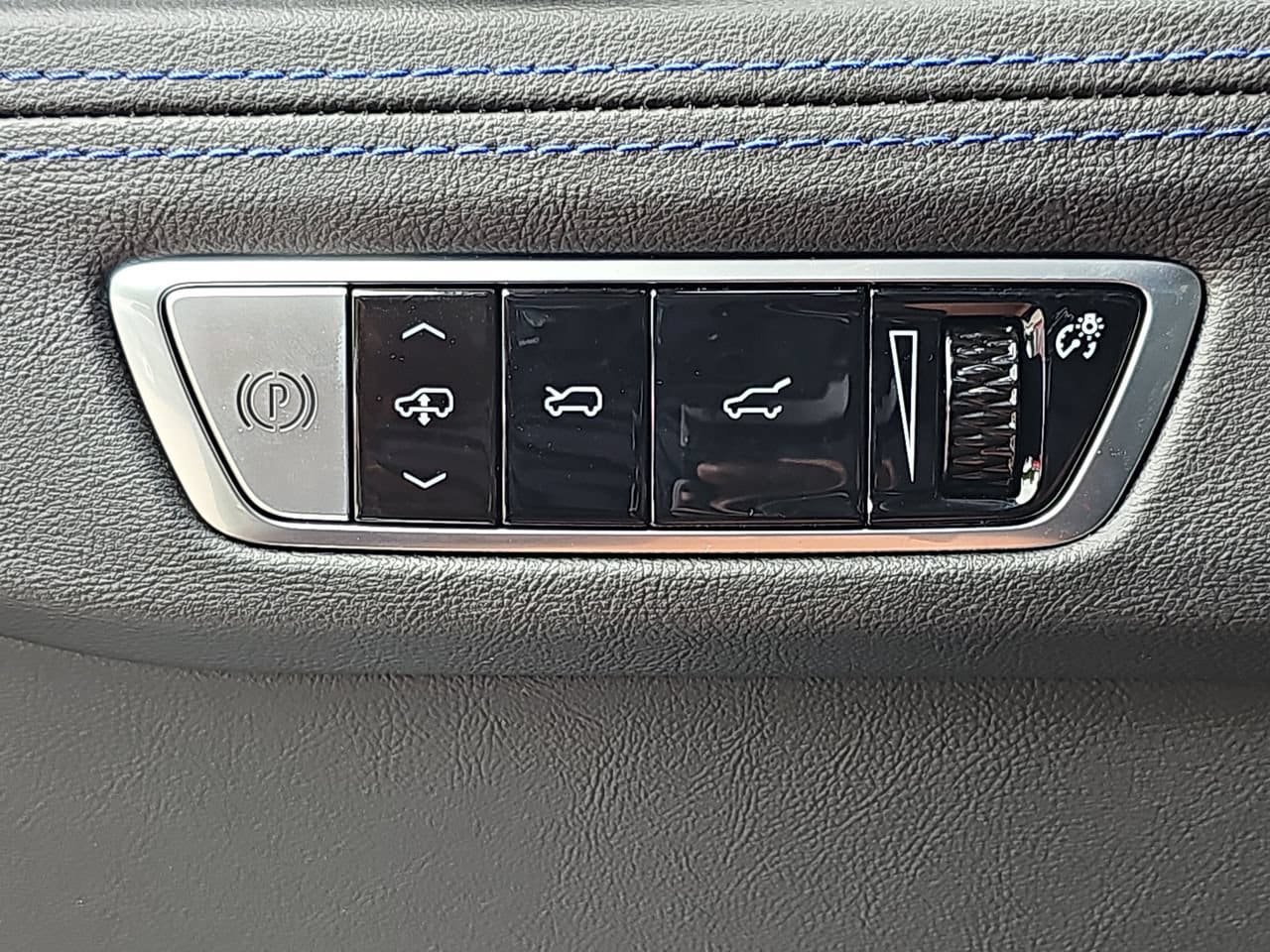 New 2026 Cadillac Escalade IQ Sport 1 w/ LPO, ONYX Package AWD/4WD image 27