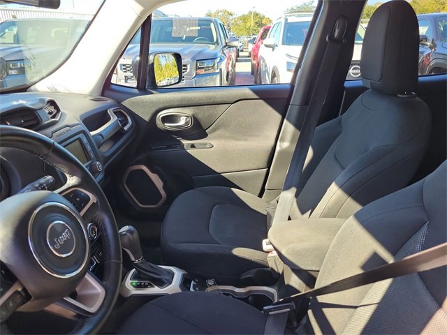 Used 2017 Jeep Renegade Latitude image 11