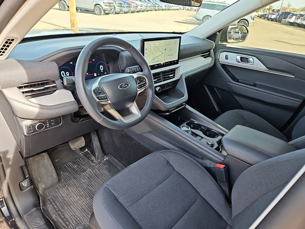 Used 2025 Ford Explorer Active image 14