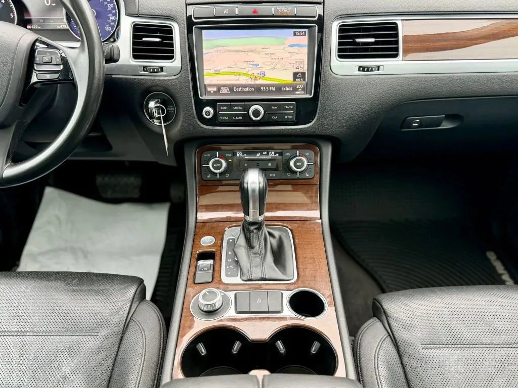 Used 2016 Volkswagen Touareg TDI AWD/4WD image 22