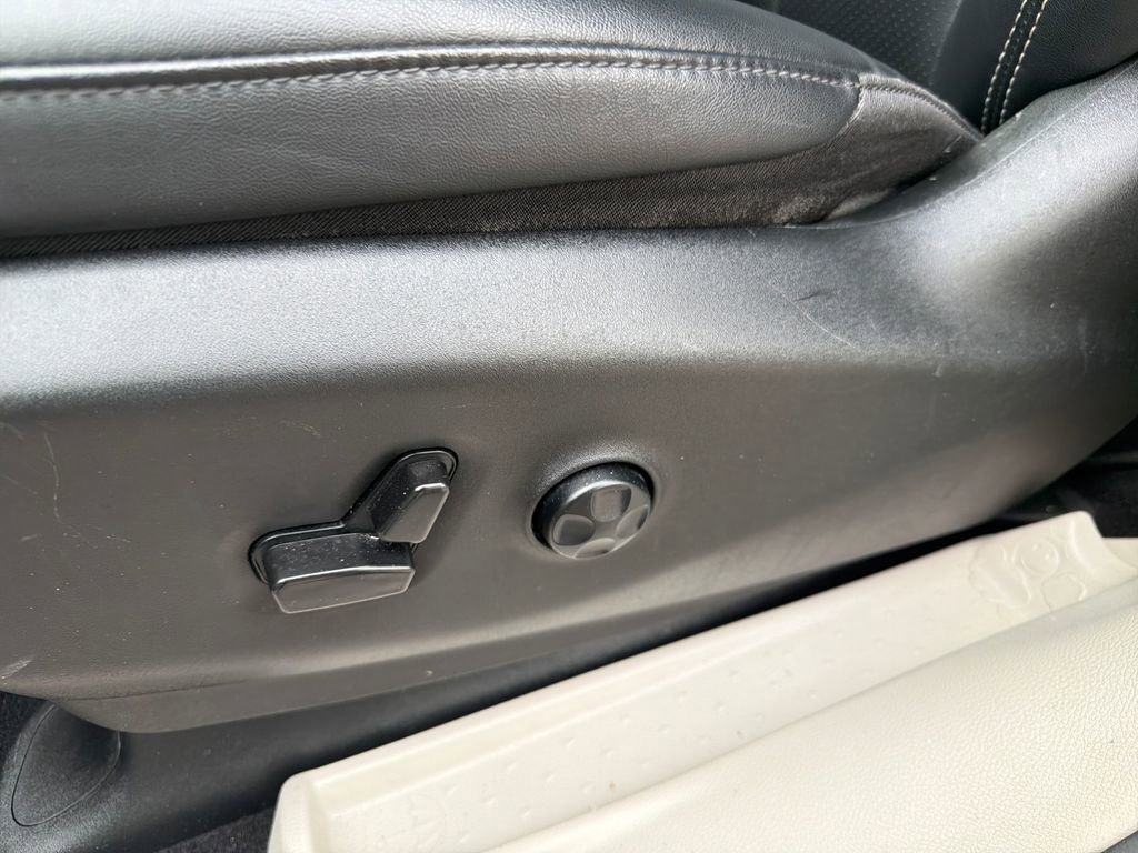 Used 2024 Chrysler Pacifica Select image 34