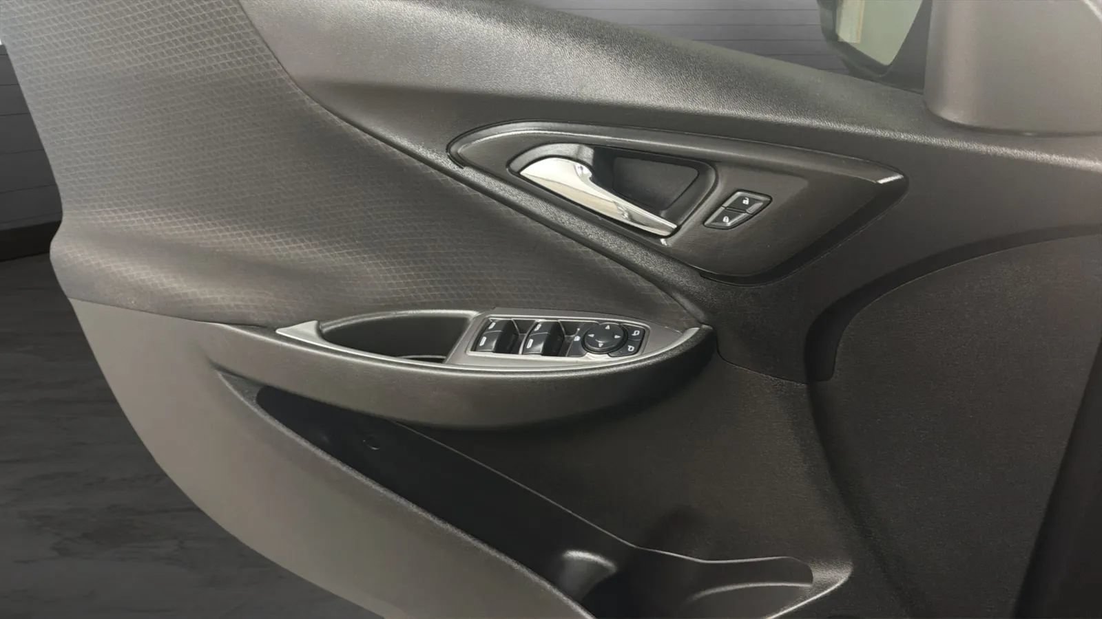 Used 2023 Chevrolet Malibu LT FWD image 17