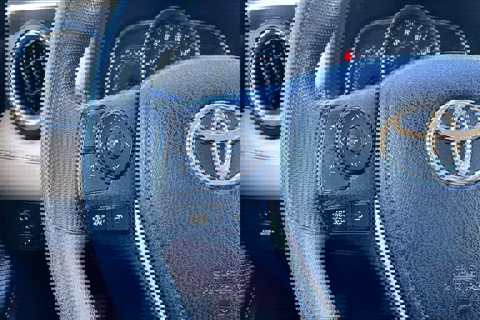 Used 2013 Toyota RAV4 XLE image 21