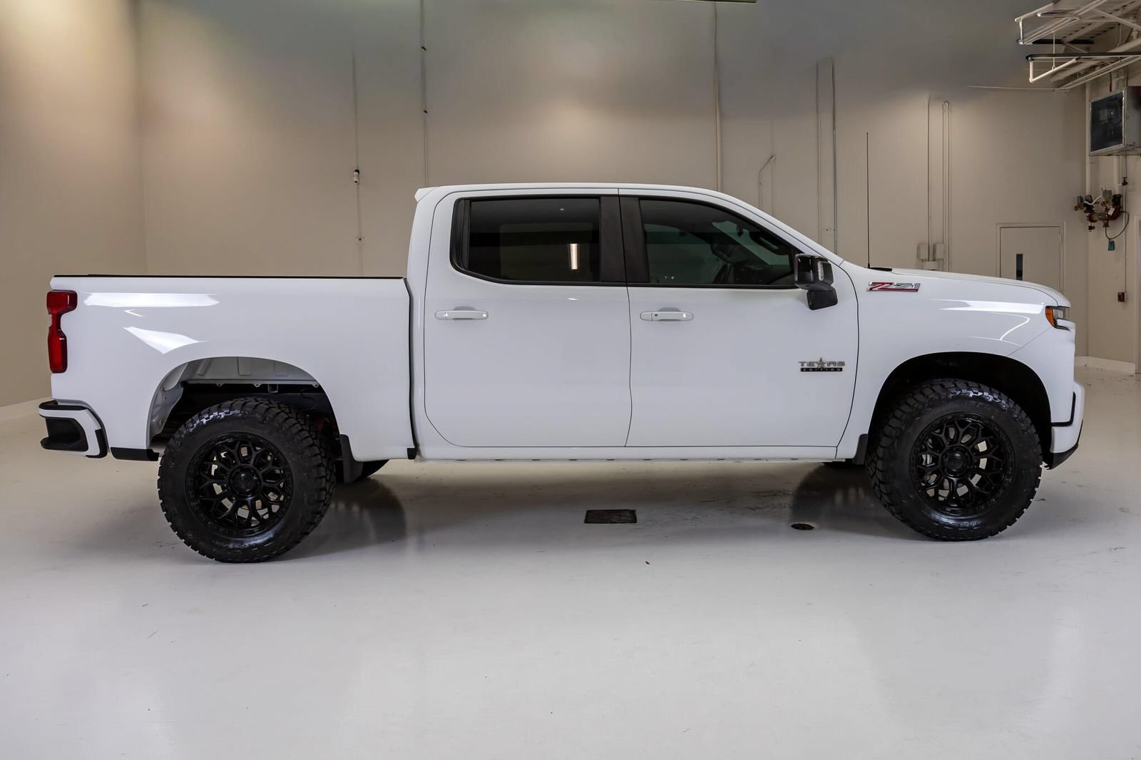 Used 2020 Chevrolet Silverado 1500 RST w/ Texas Edition AWD/4WD image 11