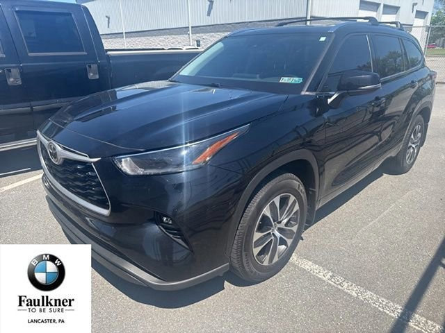 Used 2021 Toyota Highlander XLE AWD/4WD image 1