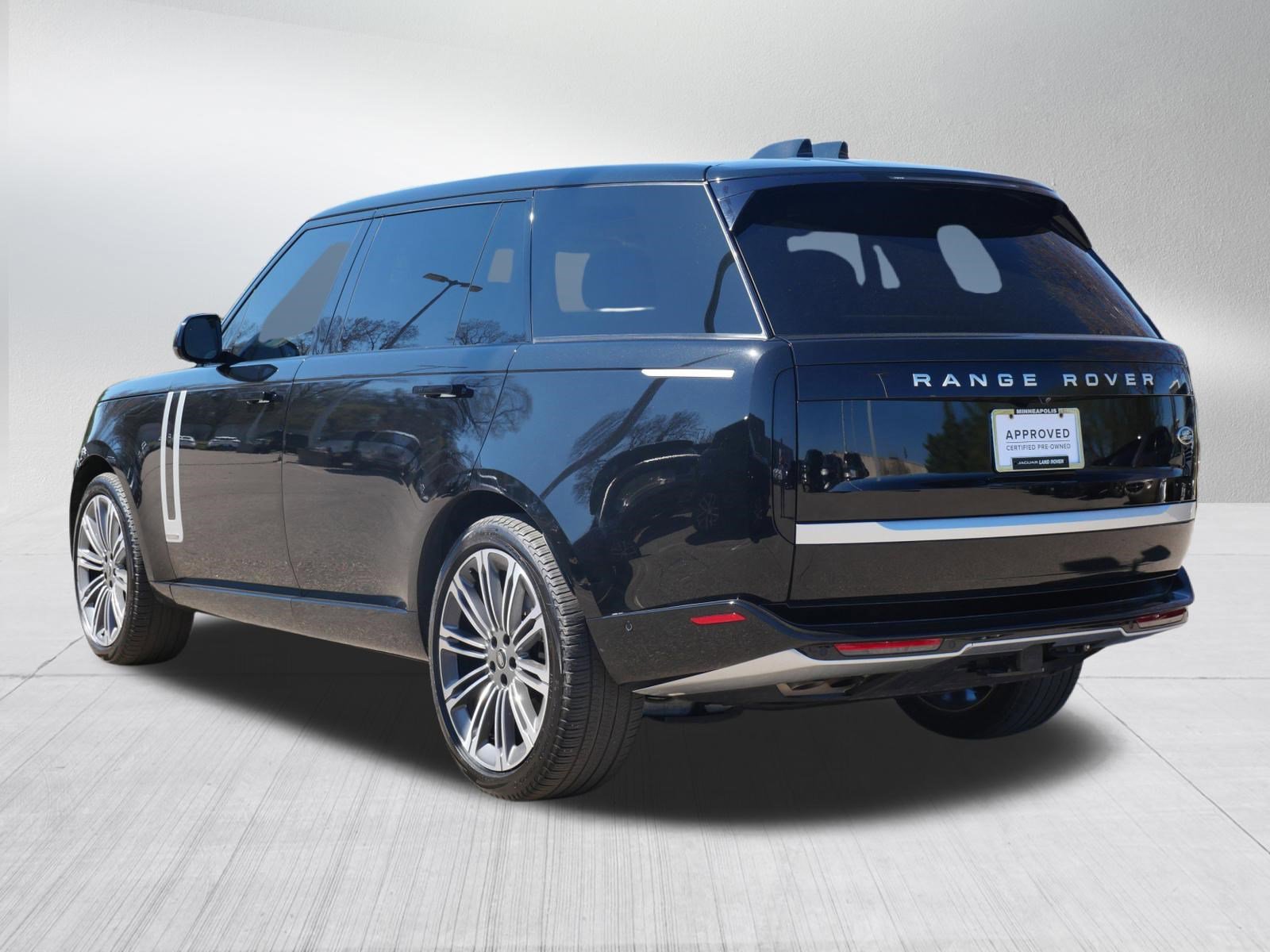 Certified 2023 Land Rover Range Rover Long Wheelbase Autobiography AWD/4WD image 3