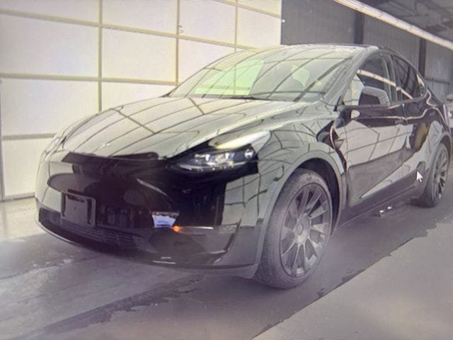 Used 2025 Tesla Model Y Long Range AWD/4WD image 2