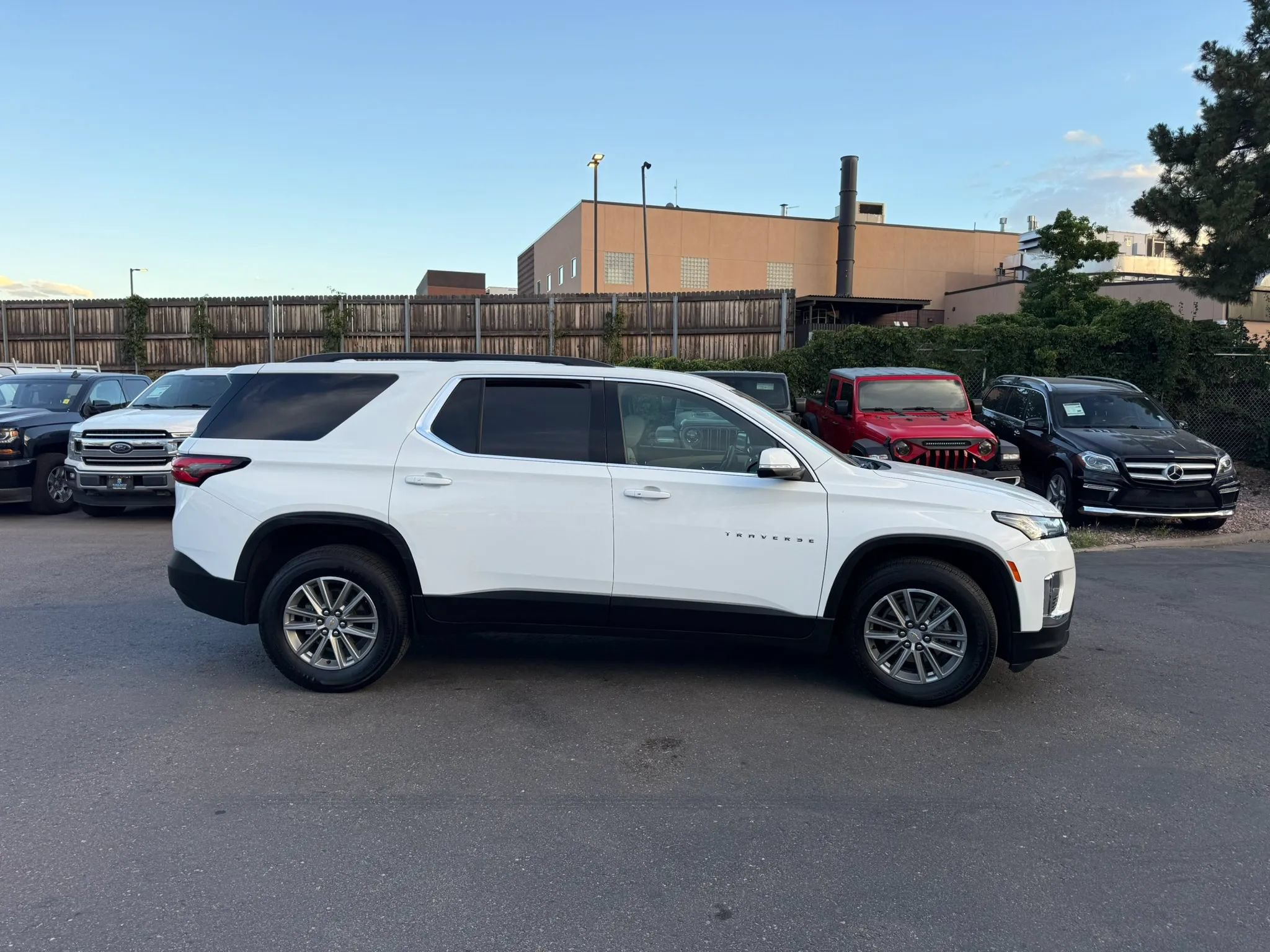 Used 2023 Chevrolet Traverse LT w/ LPO, Cargo Package AWD/4WD image 7