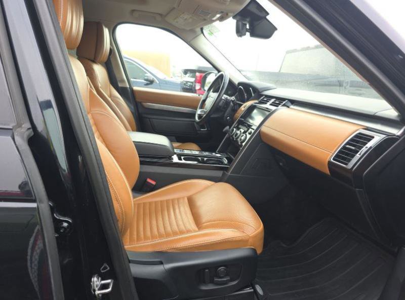 Used 2017 Land Rover Discovery First Edition image 8