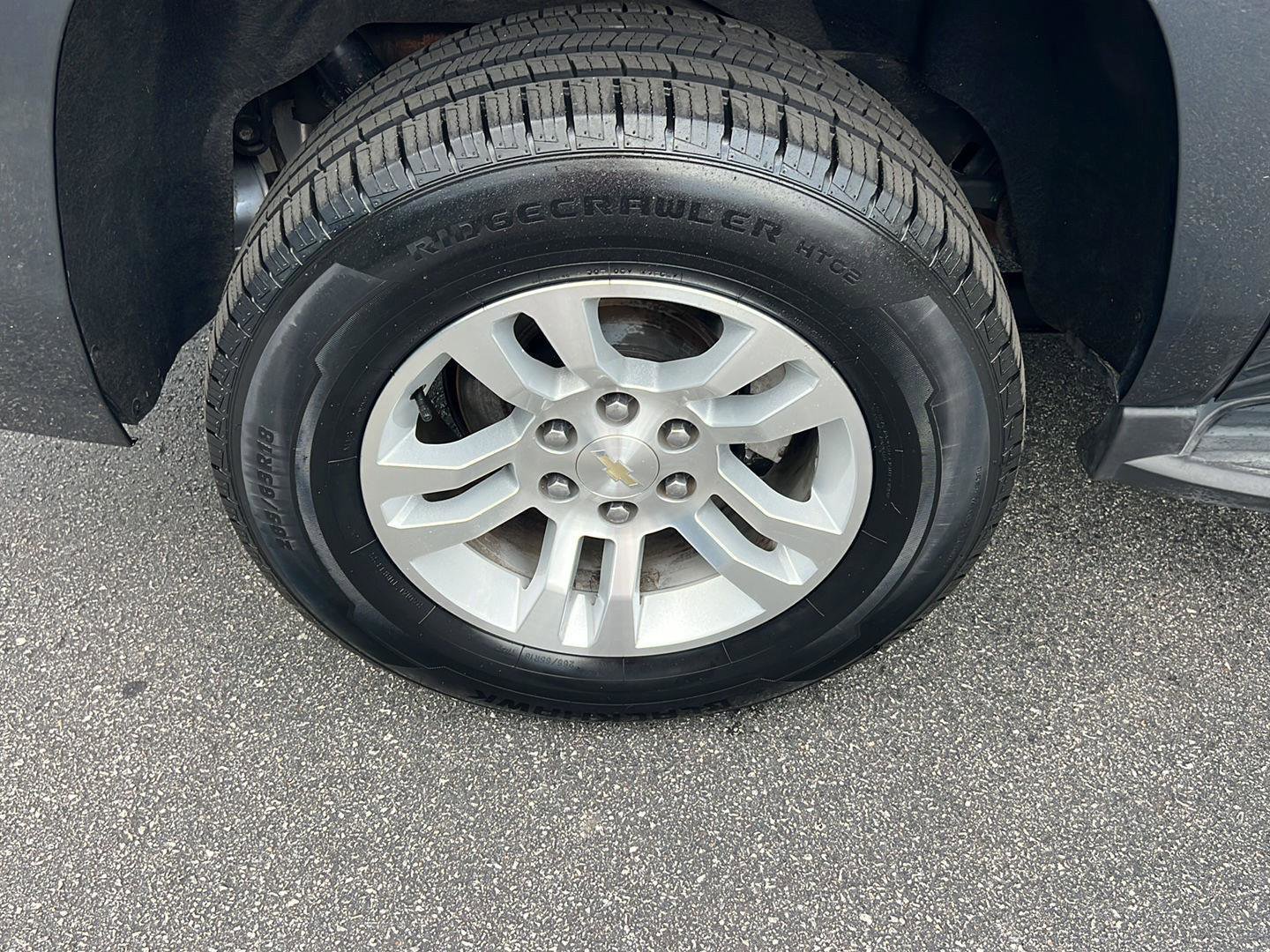 Used 2019 Chevrolet Suburban LT image 41