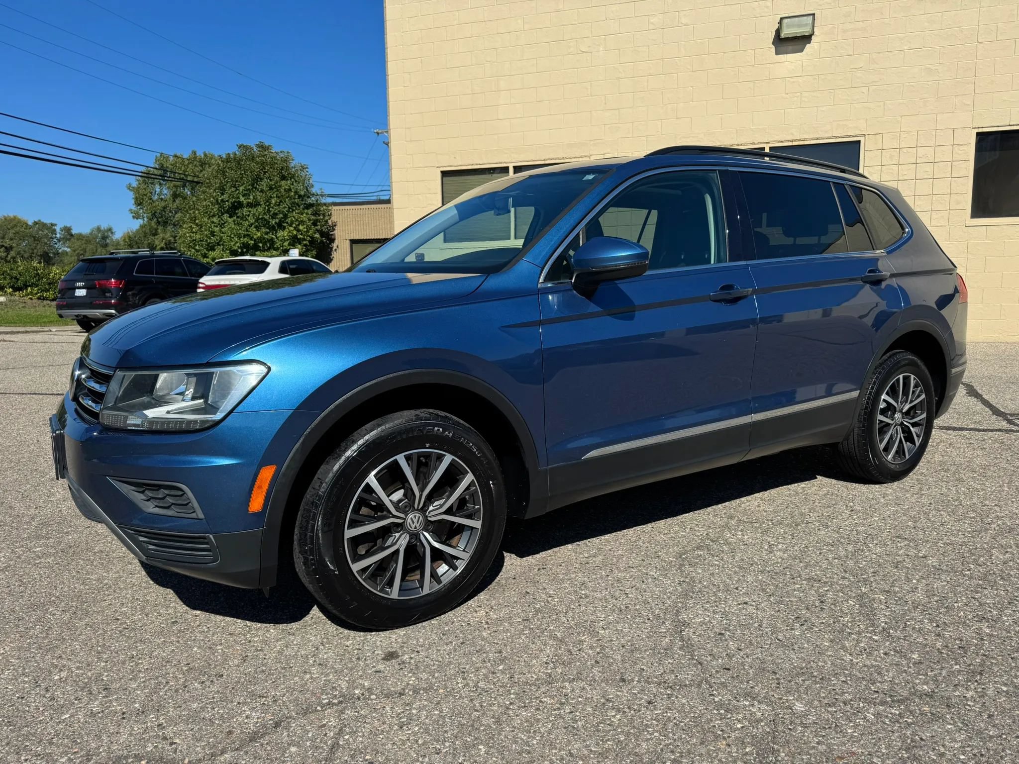 Used 2018 Volkswagen Tiguan SE w/ Panoramic Sunroof Package AWD/4WD image 4