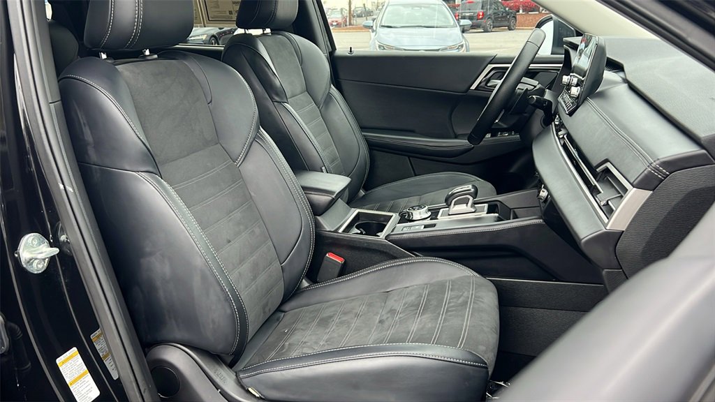 Used 2024 Mitsubishi Outlander SE image 12