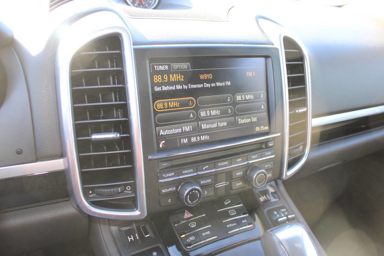 Used 2016 Porsche Cayenne Base AWD 4dr SUV image 16