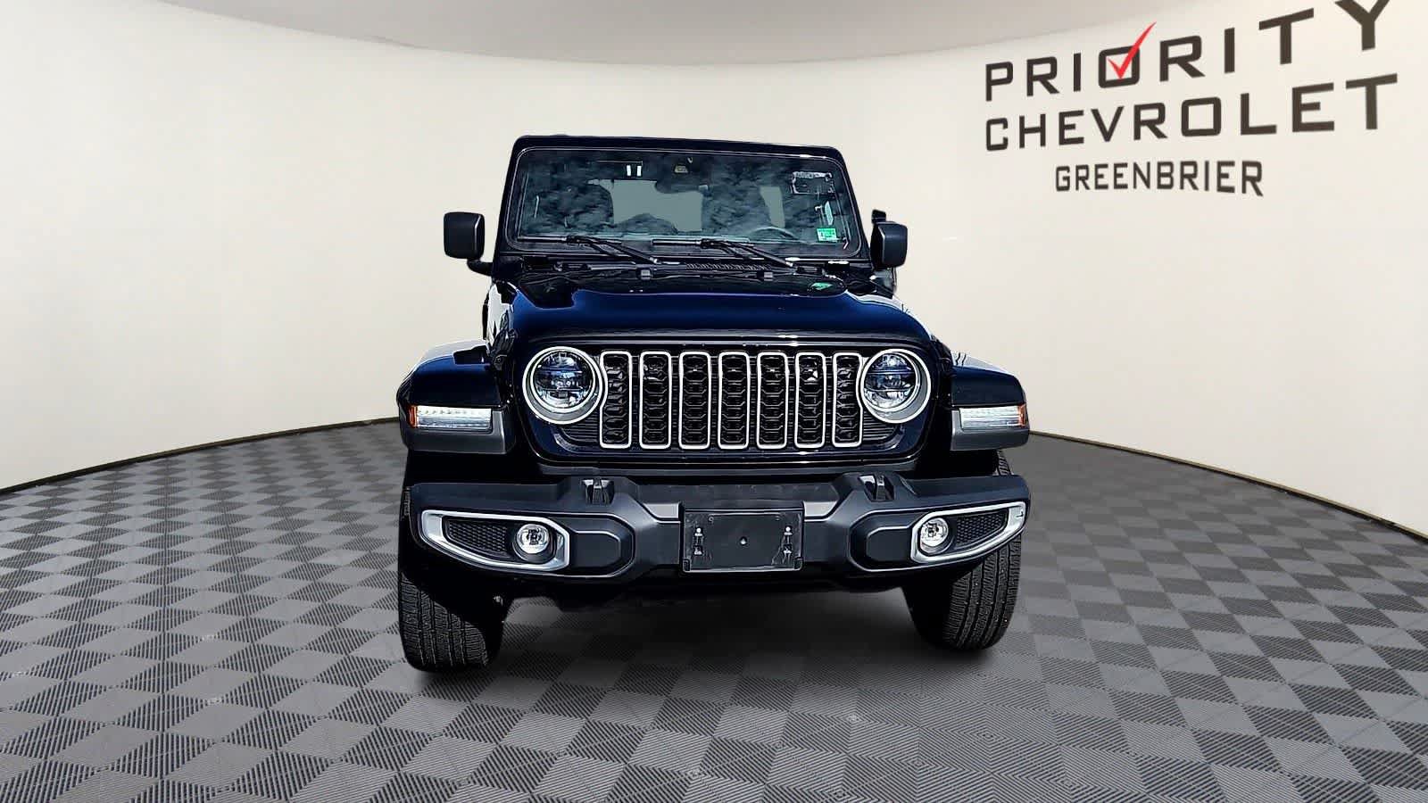 Used 2025 Jeep Wrangler Unlimited Sahara AWD/4WD image 3