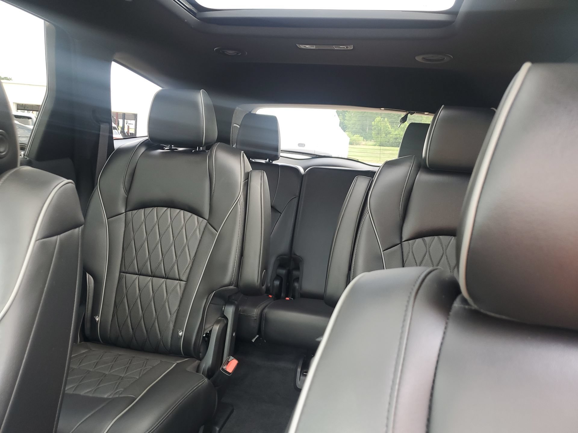 Used 2022 Buick Enclave Avenir w/ Avenir Technology Package AWD/4WD image 29