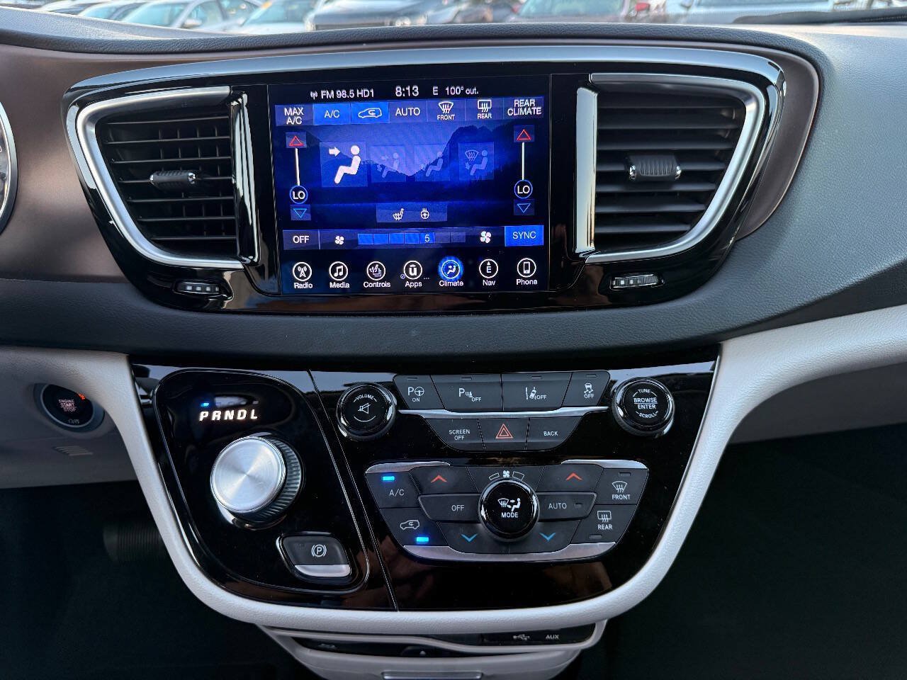 Used 2017 Chrysler Pacifica Touring-L Plus w/ Advanced Safetytec Group FWD image 21