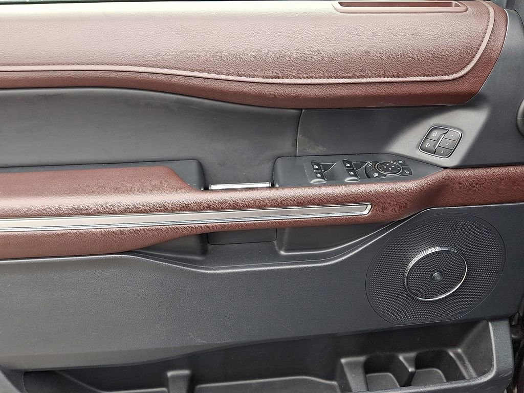 Used 2024 Ford Expedition Limited image 13